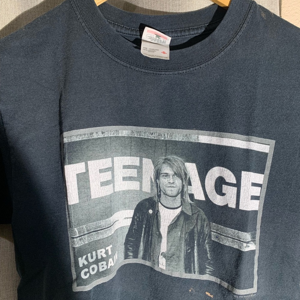 2002 Kurt Cobain T Shirt
Teenage Memorial Graphic
Nirvana Tee By End Of Music - Picture 7 of 9